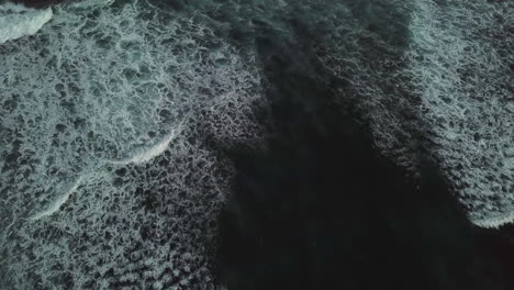 Hawaii-waves-off-Diamond-Head-on-Oahu,-HI