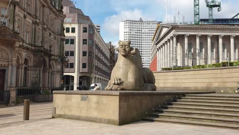 Die-Wächterstatue-Auf-Dem-Victoria-Square-Im-Stadtzentrum-Von-Birmingham,-Den-Midlands-Von-England,-Großbritannien