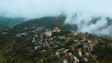 Luftaufnahme-Eines-Bergdorfes-Während-Der-Sommersaison-In-Kathmandu,-Nepal