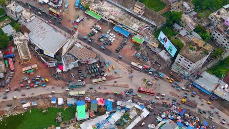 Road-Traffic-On-The-Roundabout-Near-Rupatoli-Bus-Terminal-In-Barisal-City,-Bangladesh