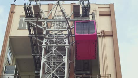 Ropeway-carrying-peoples-and-entering-inside-the-Station