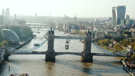 Drohnenaufnahme-Der-Berühmten-Brücke-In-London