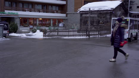 Taxi-and-tourist-bus-crossing-intersection-in-idyllic-Swiss-town