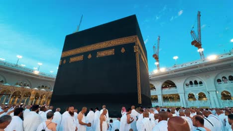 Una-Vista-De-La-Sagrada-Kaaba-En-Masjid-Al-Haram,-La-Meca,-Arabia-Saudita