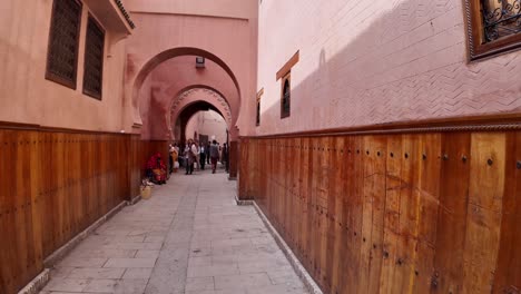 Entrada-A-La-Medersa-Ben-Youssef-En-Marrakech,-Marruecos,-Norte-De-África