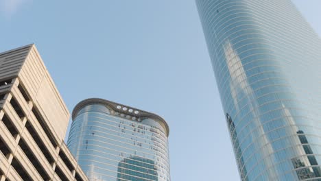 Edificios-En-El-Centro-De-Houston-Gravemente-Dañados-Por-Una-Gran-Tormenta