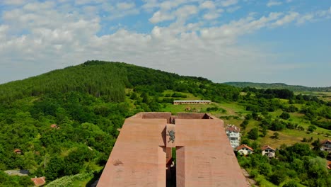 Revelación-Del-Panteón-Conmemorativo-De-La-Madre-Bulgaria-Cerca-De-Gurgulyat-Después-De-La-Guerra-Serbo-búlgara.