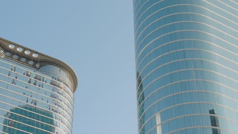 Skyscraper-Building-in-downtown-Houston-heavily-damaged-by-major-storm