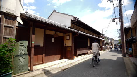 Back-alley-of-oldest-temple-in-Nara,-Japan