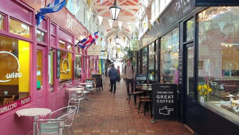 Local-independent-shops,-cafes,-and-coffee-shops-the-historic-Covered-Market-in-Oxford,-England-UK