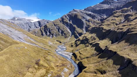 Breathtaking-Alpine-scenery-of-New-Zealand-mountains,-Cascade-Saddle-wilderness-route