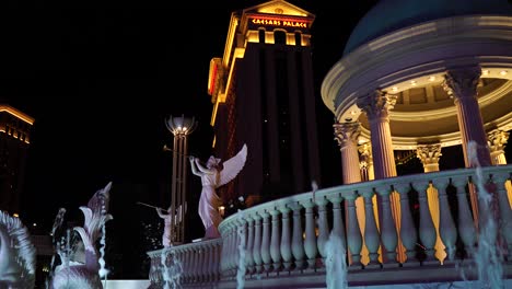 Brunnen-Und-Caesars-Palace-Casino-Hotel-Gebäude-In-Der-Nacht,-Las-Vegas,-Nevada,-USA