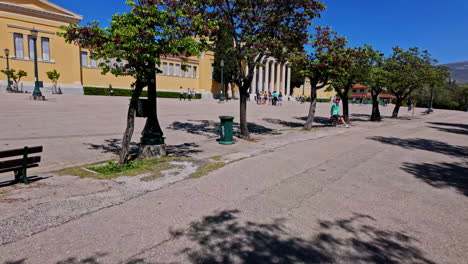 Gelbe-Farbe-Gebäude-Der-Zappeion-Halle-In-Athen,-Griechenland