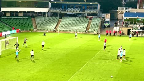 Ac-Milan-Fc-Practica-El-Objetivo-De-Retroceso-En-El-Entrenamiento-En-Hbf-Park