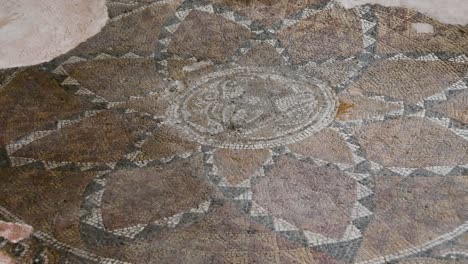 Detail-Eines-Mosaiks-Aus-Dem-Spätantiken-Bauwerk-„Eirene“