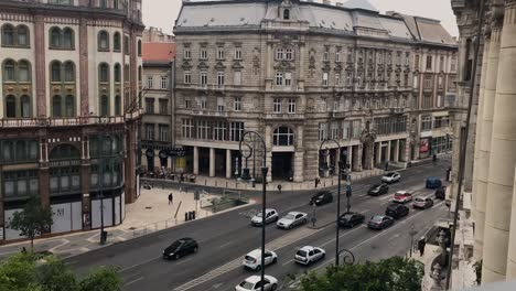 Morning-traffic-in-central-Budapest,-Hungary