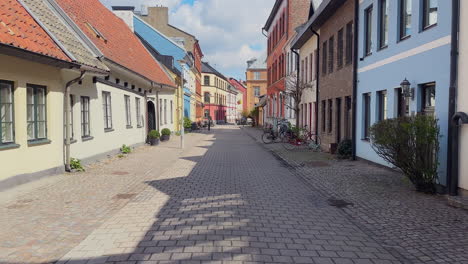 Walking-Around-in-Gamla-Väster,-Malmö,-passing-picturesque-neighborhoods-with-colorful-houses-and-cobblestone-streets