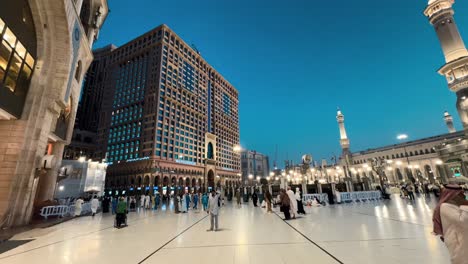 Una-Vista-Nocturna-De-Masjid-Al-Haram-En-La-Meca,-Arabia-Saudita