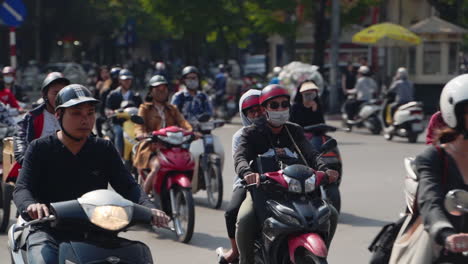 Motorcycle-Traffic,-People-Riding-On-Hanoi-Streets-In-Vietnam