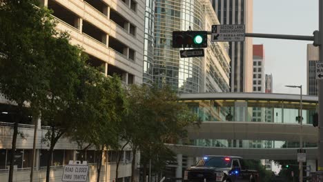 Edificios-En-El-Centro-De-Houston-Gravemente-Dañados-Por-Una-Gran-Tormenta