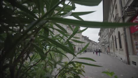 Old-vintage-European-town-square-street-in-Fribourg,-Switzerland