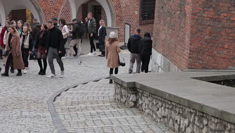 Cobblestone-streets-with-residents-and-tourists-in-Krakow