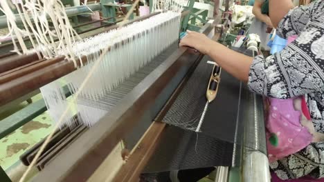 Weaving-a-traditional-Thai-dress-on-an-old-wooden-loom-at-the-Jim-Thompson-Silk-farm-in-Nakhon-Ratchasima-Thailand