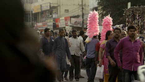 Many-people-walk-in-a-busy-market