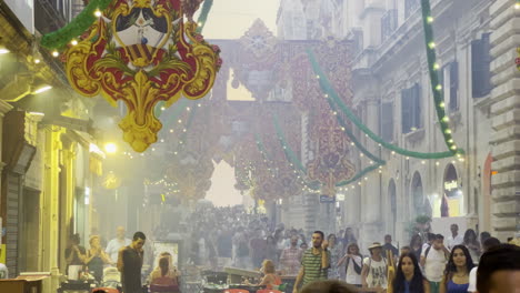 Hauptboulevard-Feiert-Den-Tag-Des-Sieges-In-Valletta-In-Der-Abenddämmerung