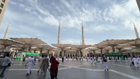 An-view-of-the-Prophet's-Mosque,-Masjid-al-Nabawi,-in-Madinah,-Saudi-Arabia