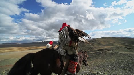 Kazakh-golden-eagle-hunters-falconers-travelling-through-Altai-Mountains-on-horseback