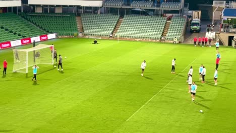 AC-Mailand-Verpasst-Tor-Beim-Training-Im-Hbf-Park