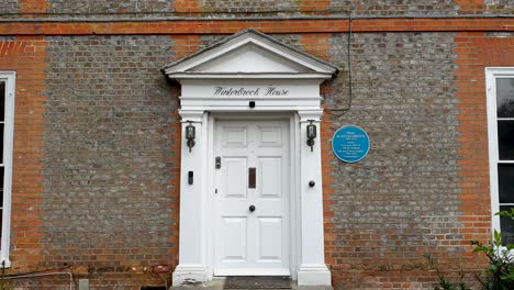 Front-door-entrance-of-Agatha-Christie's-Winterbrook-House-in-Wallingford,-Oxfordshire-in-England-UK