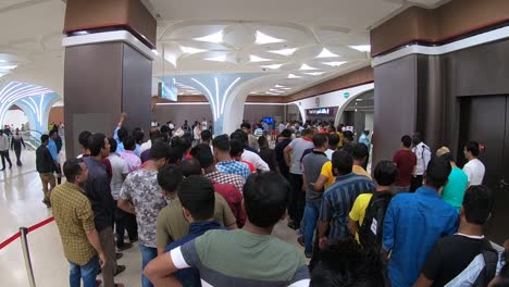 Doha-Metro-gets-busy-during-weekends-with-heavy-rush-of-passengers