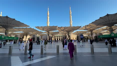 An-view-of-the-Prophet's-Mosque,-Masjid-al-Nabawi,-in-Madinah,-Saudi-Arabia