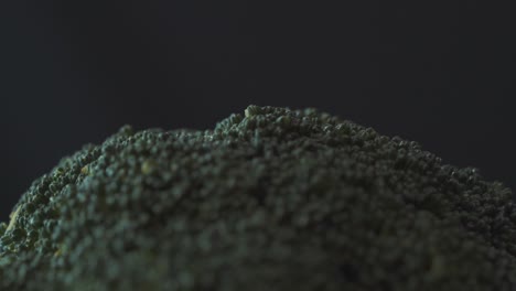 Broccoli-dolly-in-to-macro-shot-on-wooden-board