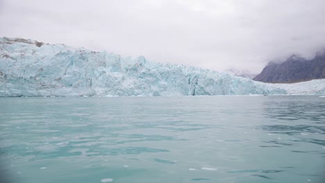 Glacier-and-Cold-Arctic-Sea,-Boat-Passenger-POV