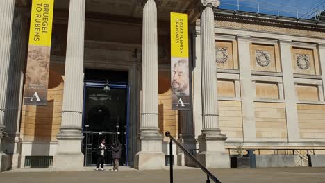 Exterior-view-of-the-Ashmolean-Museum-of-Art-and-Archaeology-on-Beaumont-Street-in-Oxford-City,-England,-Britain's-first-public-museum