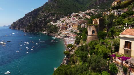 Wunderschöne-Strandstadt-Positano-Oberhalb-Der-Italienischen-Amalfiküste