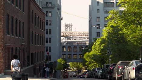 Blick-Auf-Zwei-Brücken-In-Der-Ferne-Von-Der-Brooklyn-Heights-Street