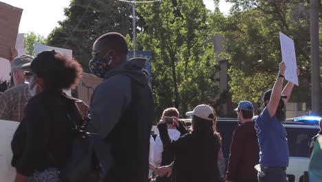 Lens-Flare-Verleiht-Der-Black-Lives-Matter-Sommerdemonstration-Dynamik