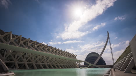 Ciudad-De-Las-Artes-Y-Las-Ciencias-Lake,-Valencia-Timelapse-4k