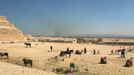 Blick-Auf-Die-Pyramide-Des-Djoser-In-Der-Nekropole-Von-Sakkara,-Ägypten