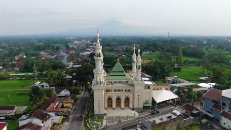 Aerial-view-on-majestic-Suciati-Saliman-mosque-in-Yogyakarta,-Indonesia