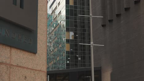 Edificio-En-El-Centro-De-Houston-Dañado-Después-De-Una-Gran-Tormenta