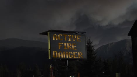 Roadside-sign-warns-active-fire-danger-for-Grand-Lake,-CO-evacuation