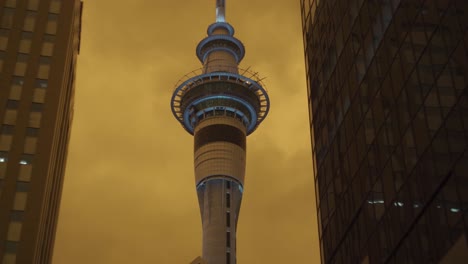 Orangefarbener-Rauch-Der-Australischen-Waldbrände-Bedeckt-Den-Himmel-über-Auckland,-Neuseeland