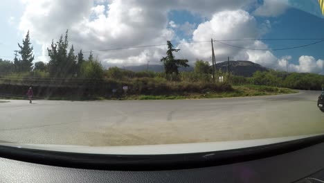 Saliendo-De-La-Gasolinera-En-La-Isla-De-Creta,-Vista-De-Conducción-Pov