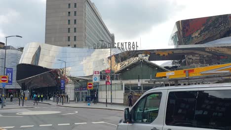 People-and-traffic-outside-Grand-Central-train-station-in-city-centre-of-Birmingham-in-the-Midlands,-England-UK