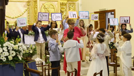 celebration-of-the-letters-during-first-communion-in-Spain